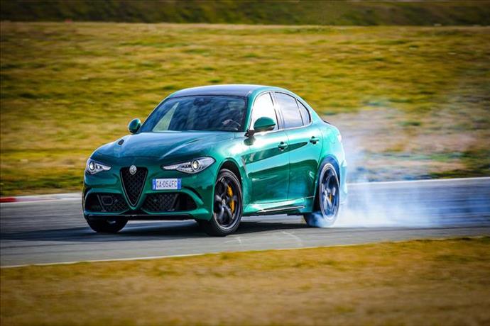 Alfa Romeo Giulia ve Stelvio Quadrifoglio yenilendi