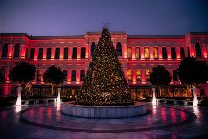 FOUR SEASONS HOTELS ISTANBUL ile Yılbaşı Görkemi