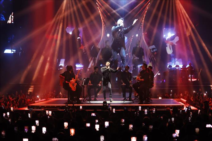 Megastar Tarkan İstanbul’da Hayranlarıyla Kucaklaştı