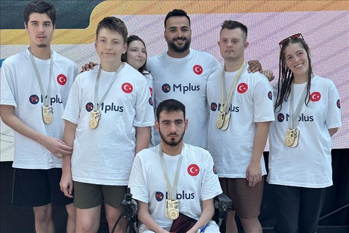 6 Genç Yüzücü, Engelleri Aşarak Saraybosna’daki Yarışmadan 16 Madalya İle Döndü