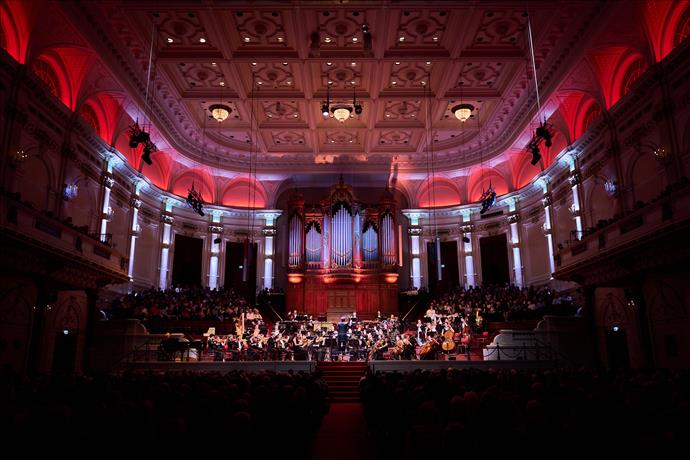 Amsterdam'ın Tarihi Konser Salonuna Davetli İlk Türk Filarmoni Orkestrası, Ayakta Alkışlandı  