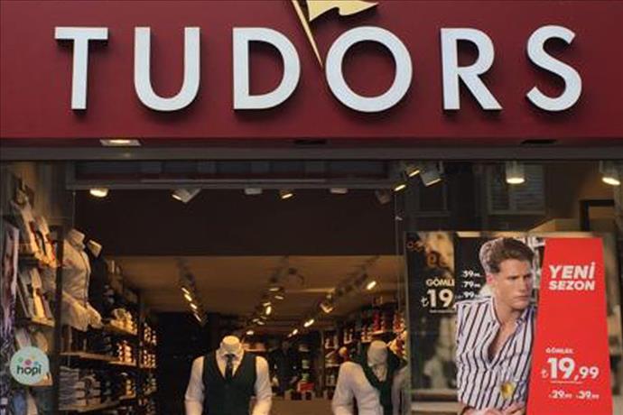 TUDORS cadde mağazalarını yeniden açtı