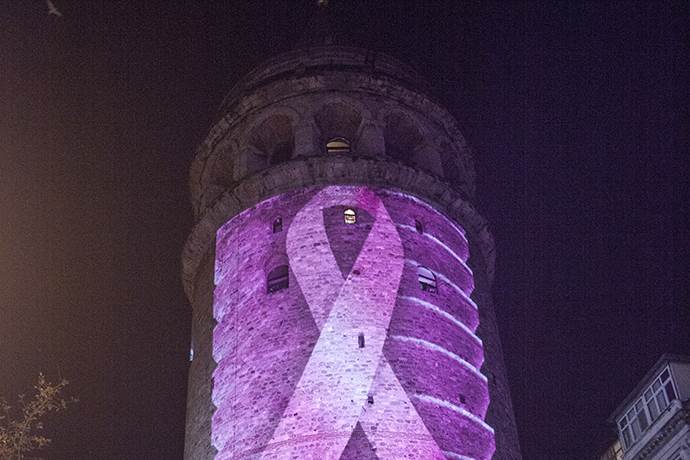 Galata ve Beyazıt Kuleleri 'pembe' olacak