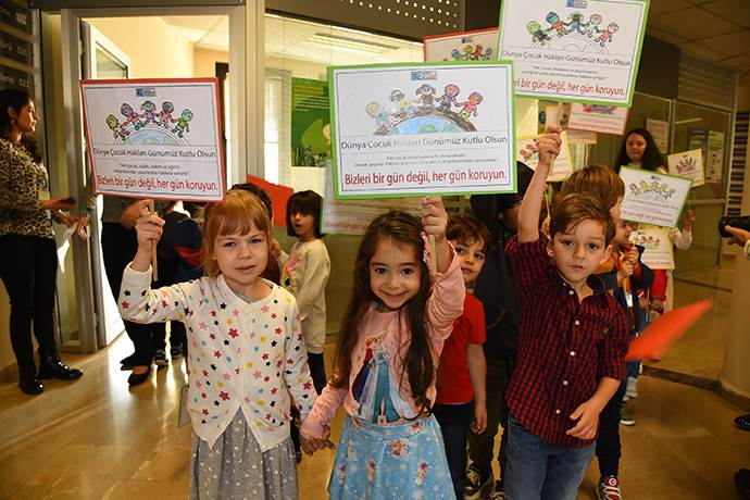 Çocuklardan 20 Kasım'da Kadıköy Belediyesi'ne anlamlı ziyaret