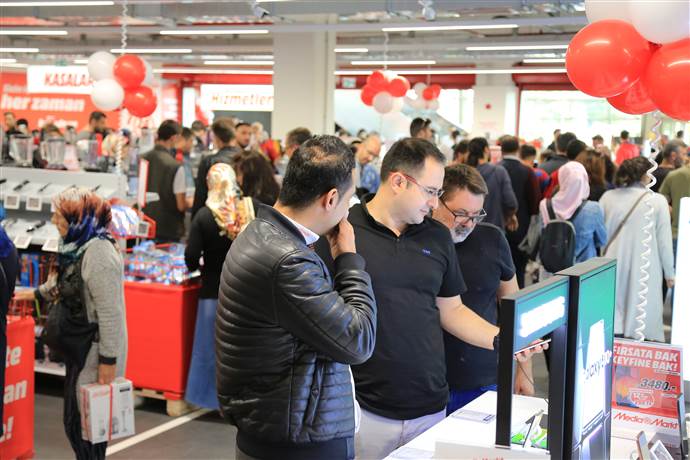 MediaMarkt aynı gün Kocaeli ve Eskişehir'de mağaza açtı