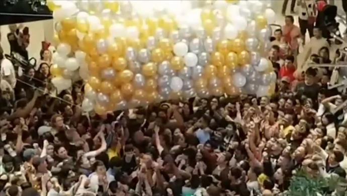 Avustralya'da AVM'de 'Hediyeli Balon' izdihamı çıktı! Çok sayıda yaralı var