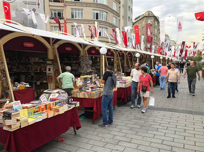 Taksim Meydanı'ndaki Sahaf Festivali kitapseverleri bekliyor
