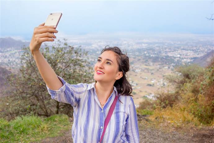 Selfie insanı yalnız ve ezik gösteriyormuş