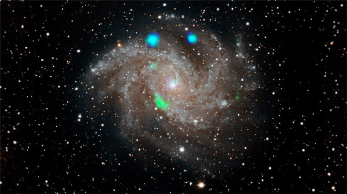 Fireworks Galaksisi'nde gökbilimcileri şaşırtan gizemli ışıklar