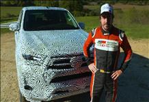 Fernando Alonso Toyota'nın yeni Hilux modelini denedi