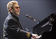 Elton John gözyaşları içinde sahneyi terk etti